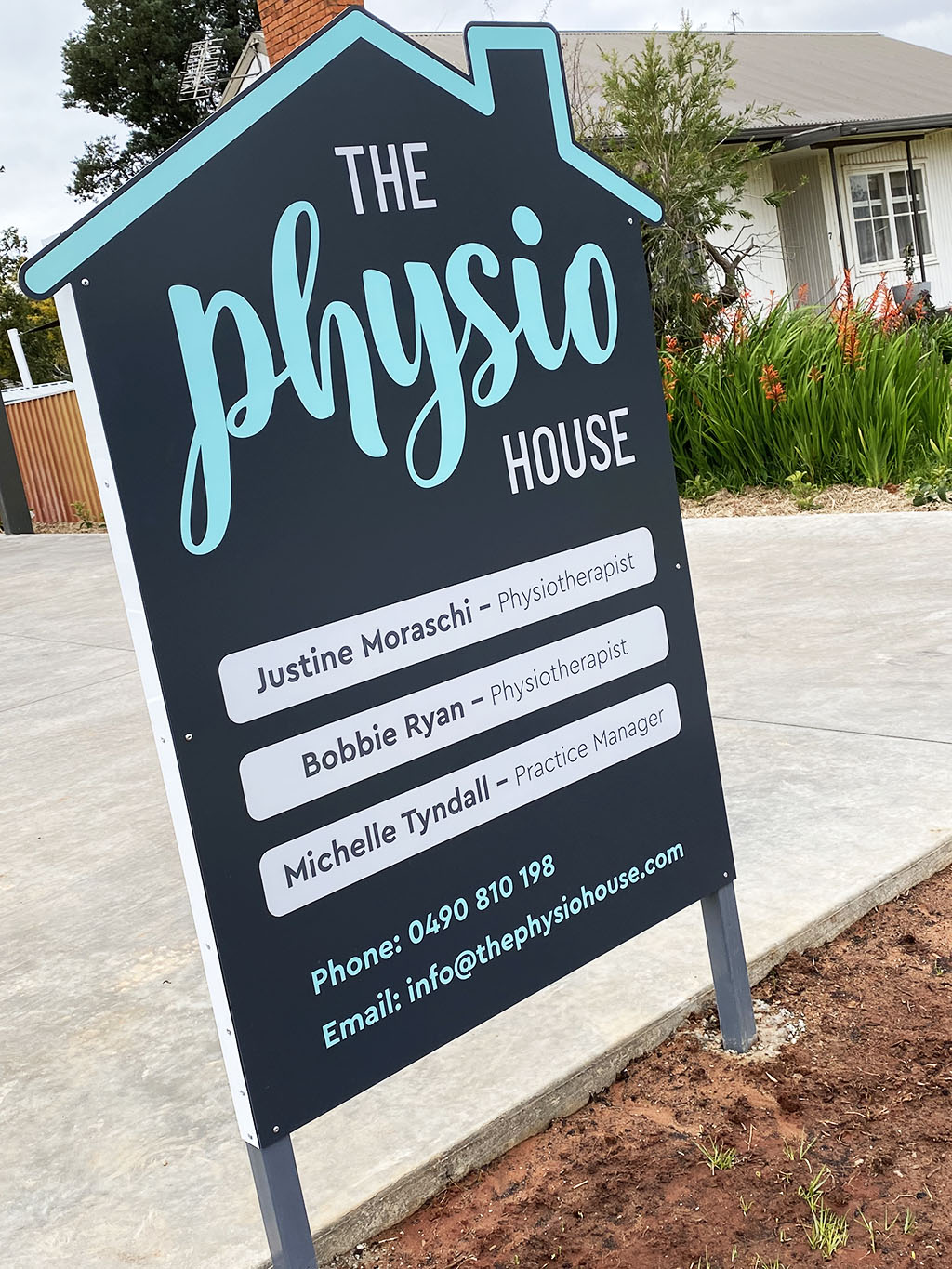 PostPanelSign7 post & panel signs